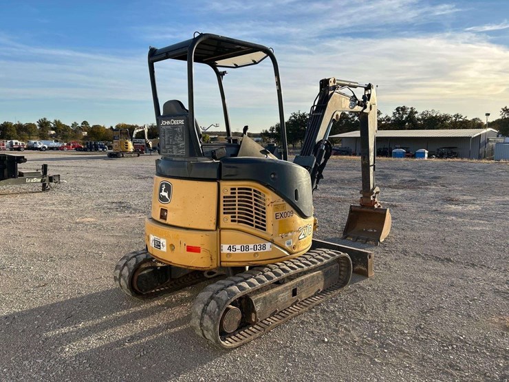 2013-deere-27d-image-3