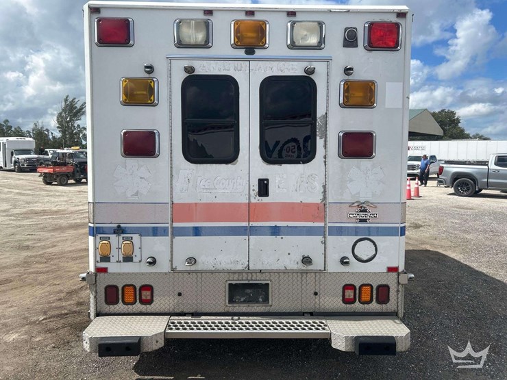 2004-freightliner-fl60-image-41