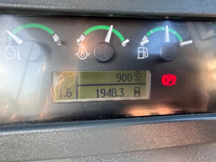 2022-deere-650k-lgp-image-20