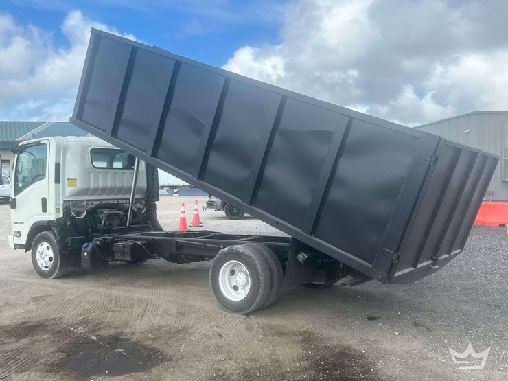 2016-isuzu-npr-image-31