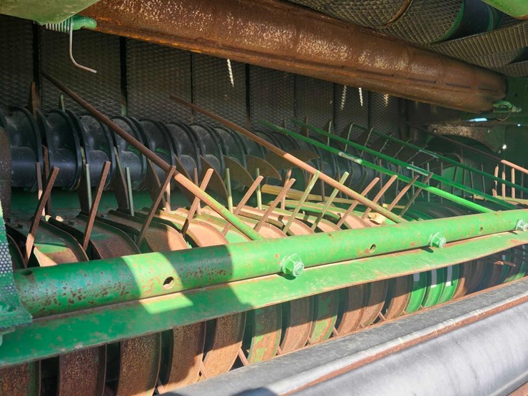 2021-john-deere-560r-image-19