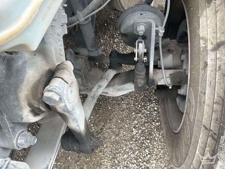 2019-freightliner-m2-106-image-16