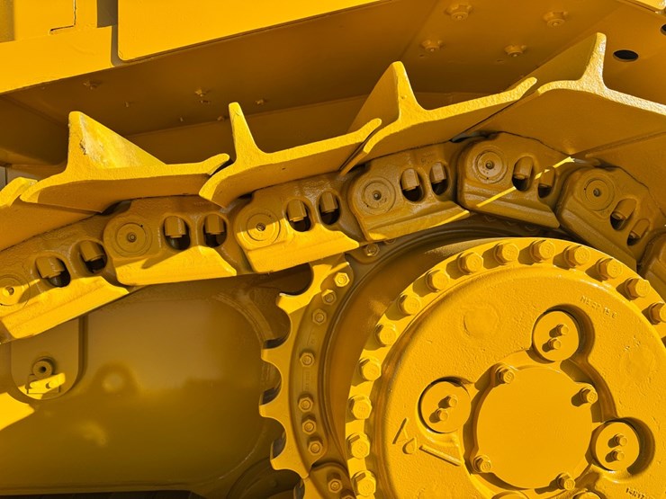 2019-caterpillar-d8t-image-6