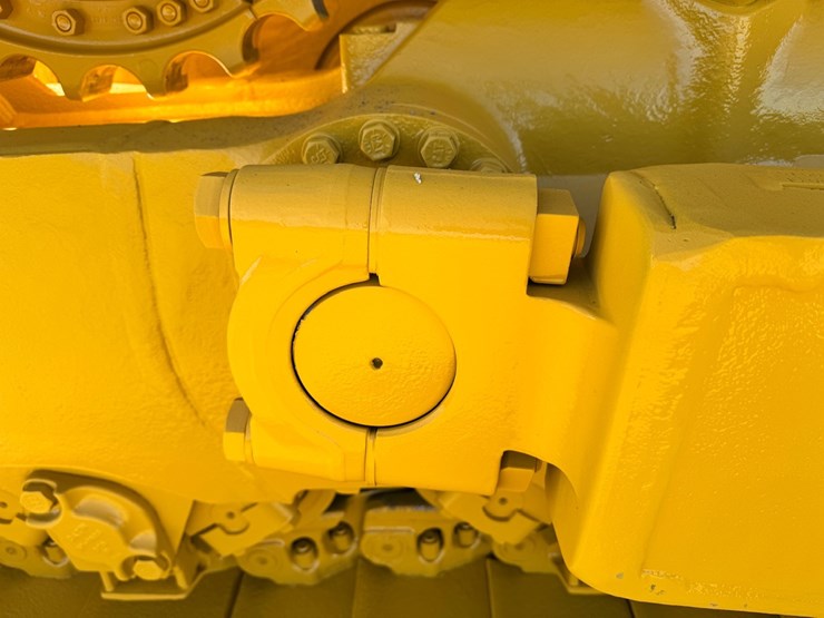 2019-caterpillar-d8t-image-32