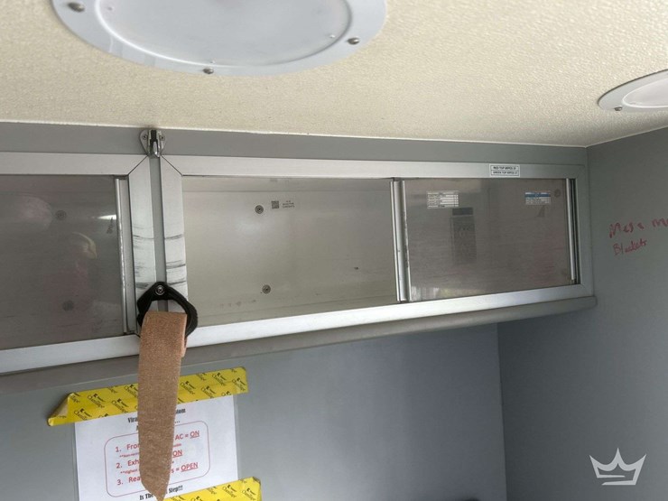 2003-freightliner-fl60-image-40