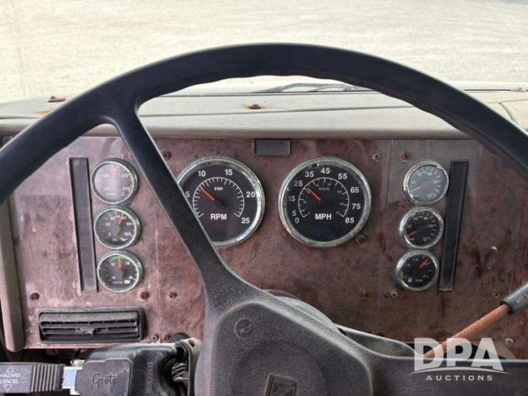 2006-ihc-9200i-truck-(pz14171,-unit-99451)-image-23