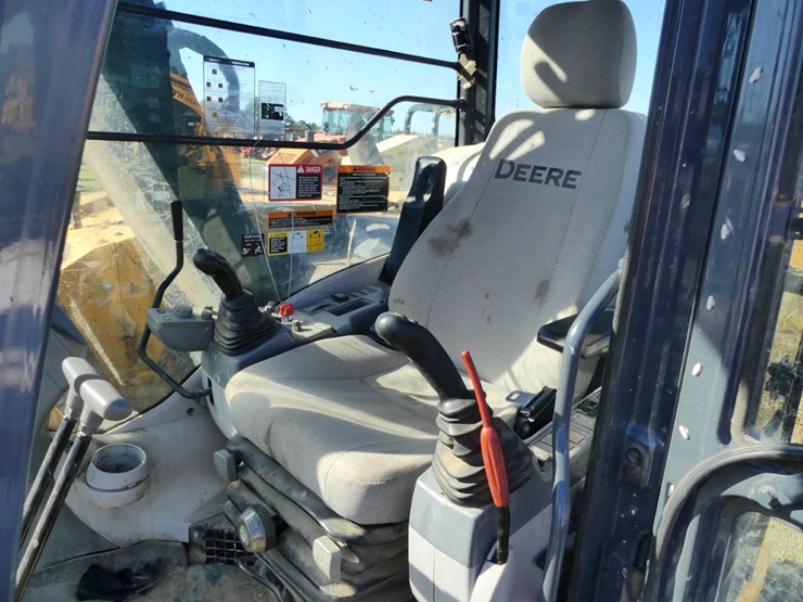 2021-deere-75g-image-14