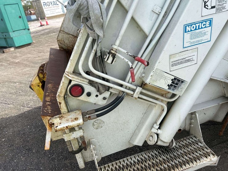 2013-ford-f750-image-24