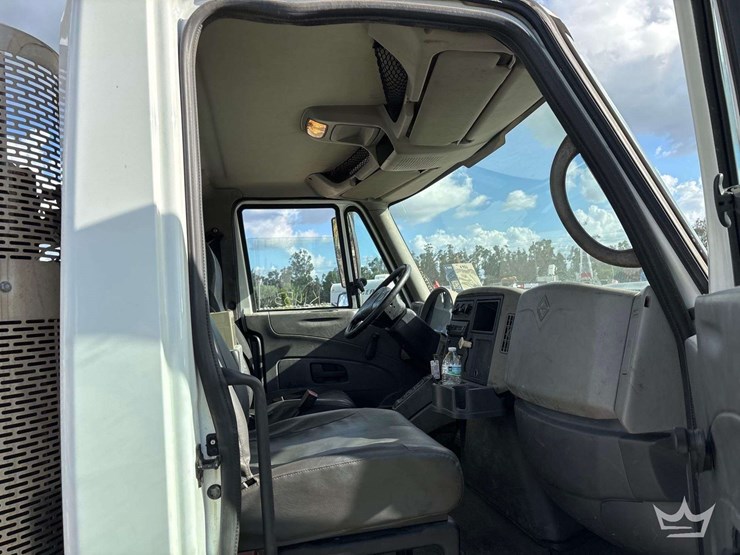 2009-international-7400-image-52
