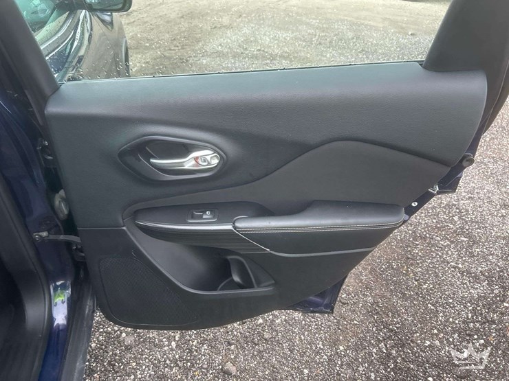 2014-jeep-cherokee-image-25