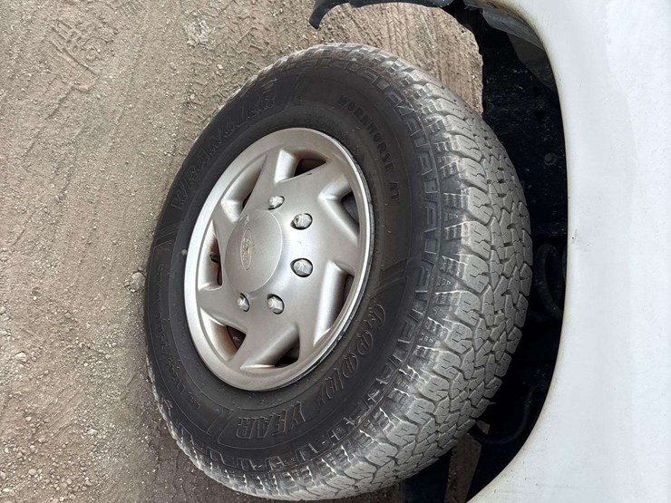 2013-ford-cargo-image-23