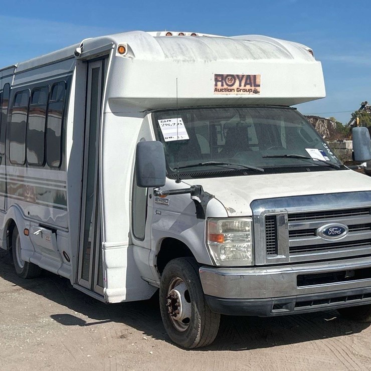 2014 Ford E-450 Super Duty Shuttle Bus