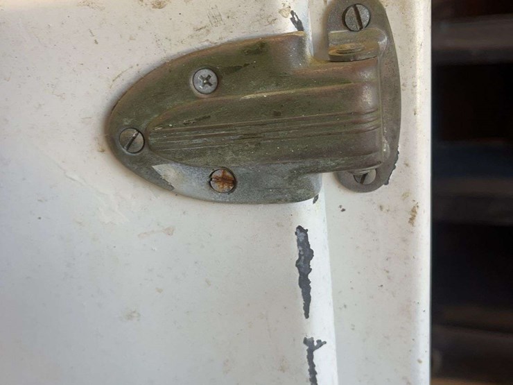 antique-refrigerator-with-ice-box-image-8