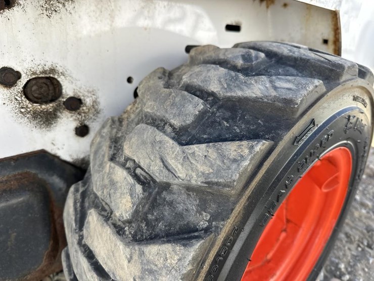 2015-bobcat-s70-image-37