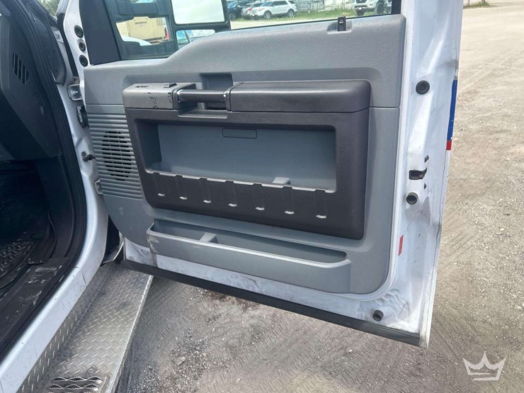 2013-ford-f550-image-35