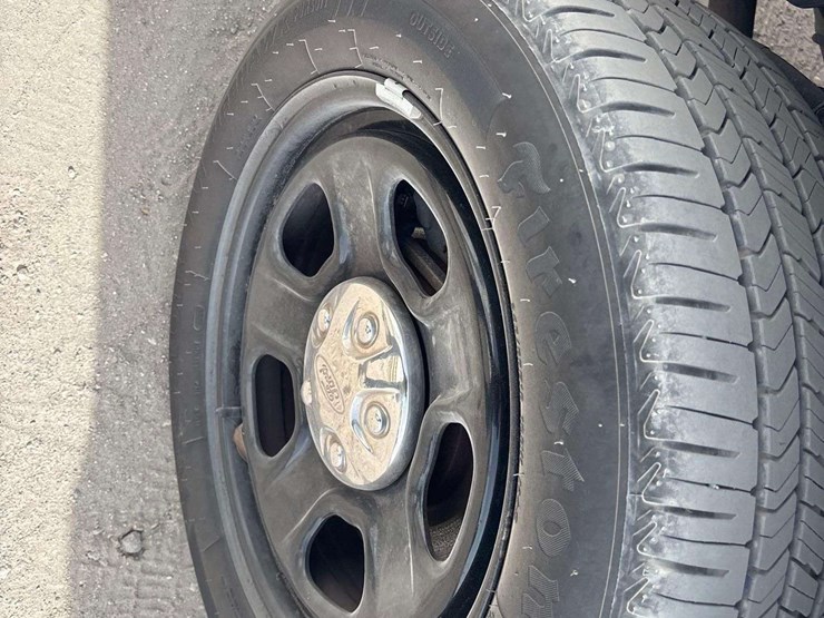 2017-ford-explorer-image-24