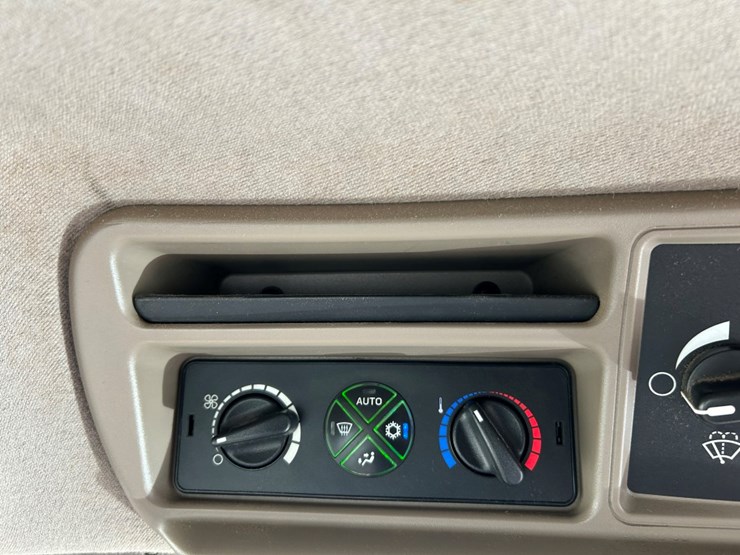 2013-case-ih-steiger-550-image-42