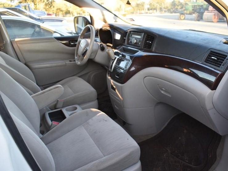 2011-nissan-quest-image-9
