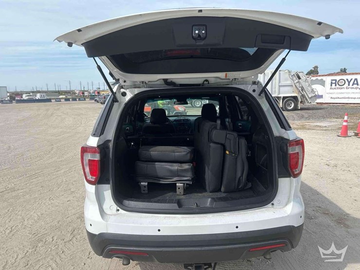 2017-ford-explorer-image-29