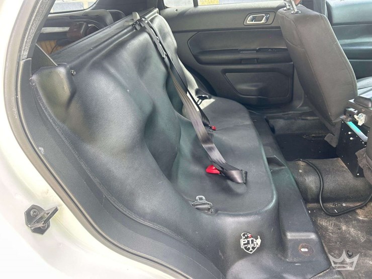 2017-ford-explorer-image-21