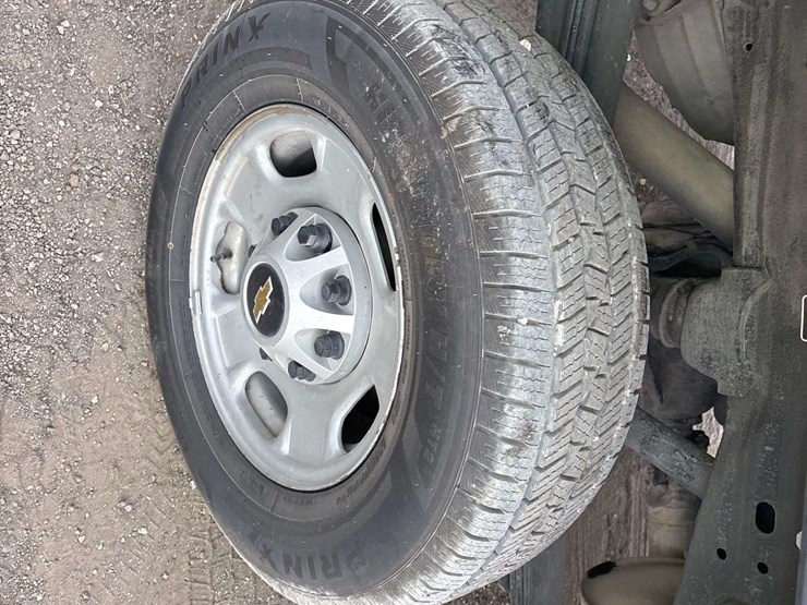 2021-chevrolet-silverado-2500hd-image-23