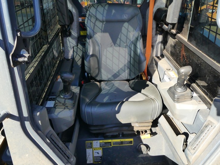 2024-deere-333d-image-12