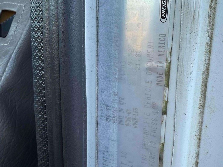 2003-freightliner-fl60-image-68