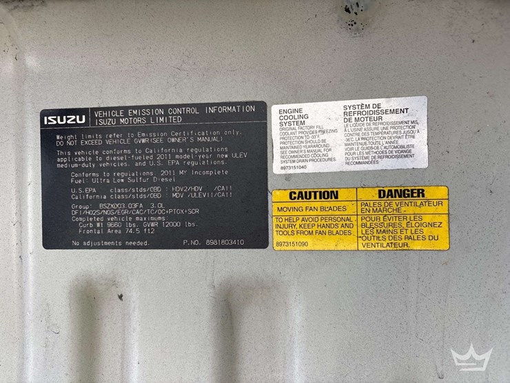 2011-isuzu-npr-image-18