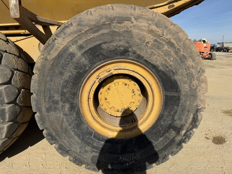 2010-caterpillar-740-image-86