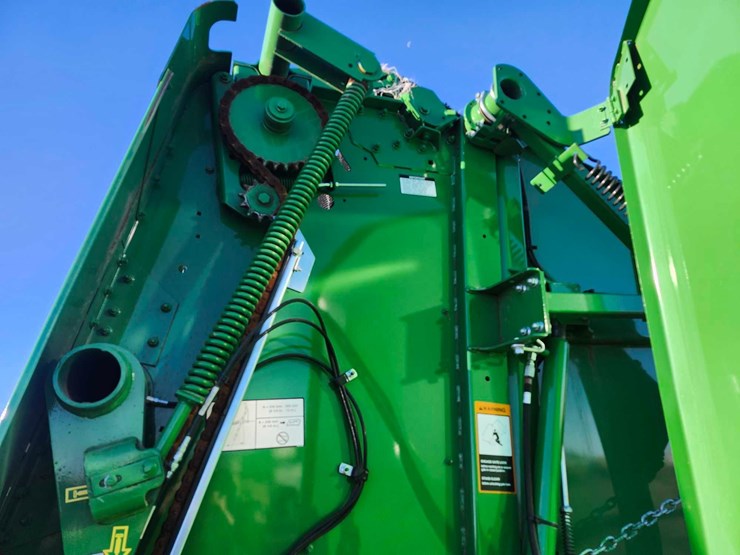 2023-john-deere-560m-image-47