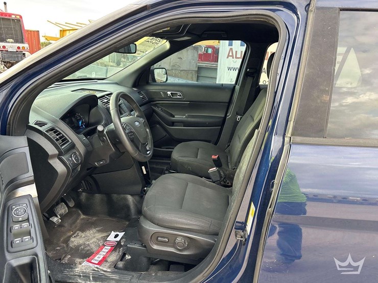 2018-ford-explorer-image-16