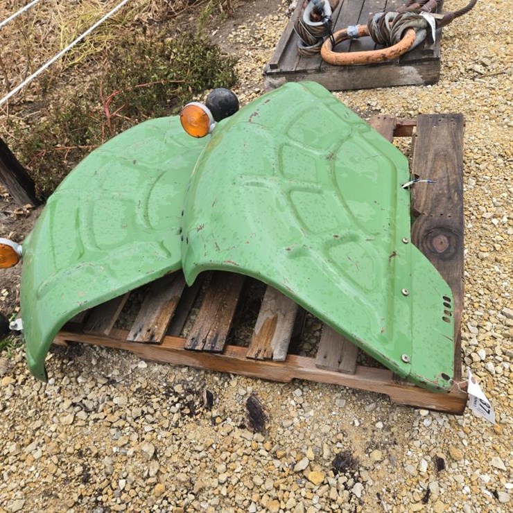 #5937 • JOHN DEERE TRACTOR FENDERS