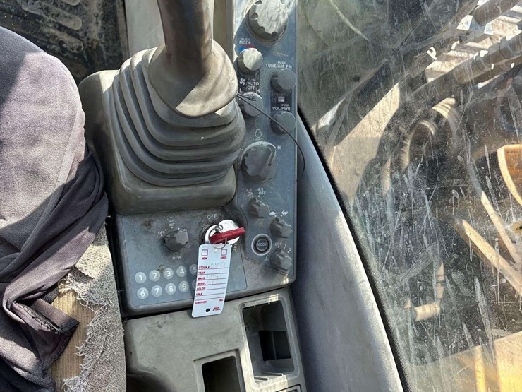 2013-deere-350g-lc-image-25