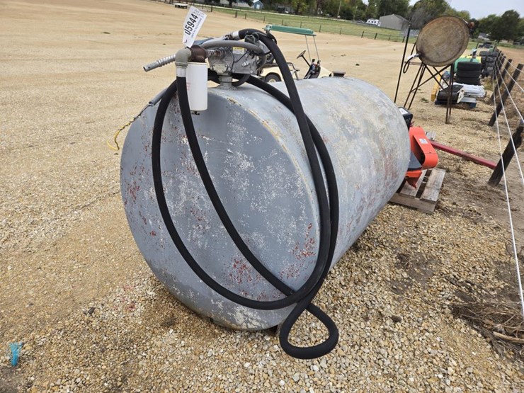 #5944-•-500-gallon-fuel-barrel-w/-pump-image-2