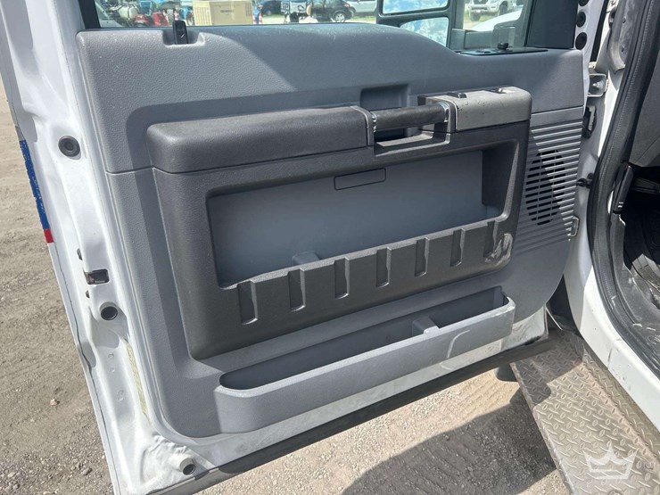 2013-ford-f550-image-6