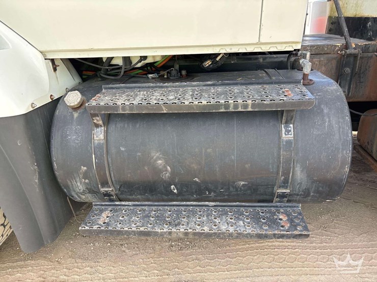 2009-international-7400-image-29