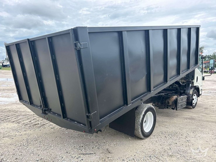 2016-isuzu-npr-image-3