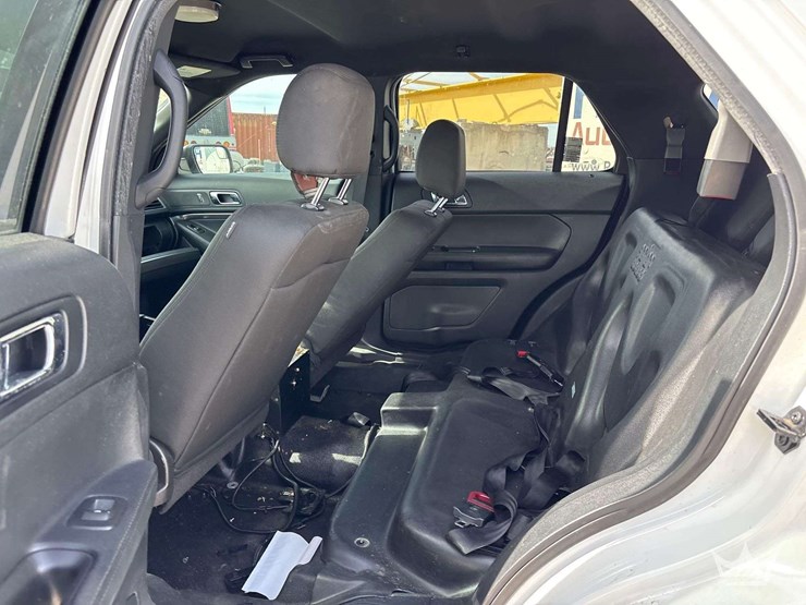 2017-ford-explorer-image-18