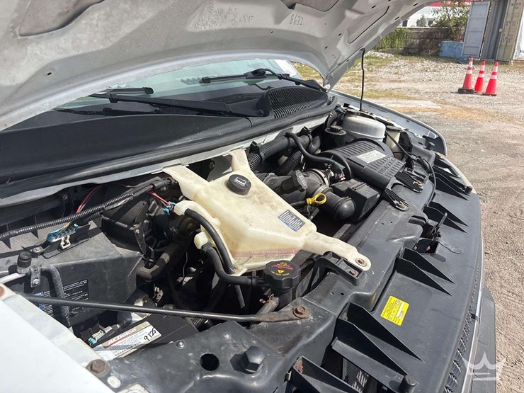 2008-chevrolet-express-box-truck-image-7