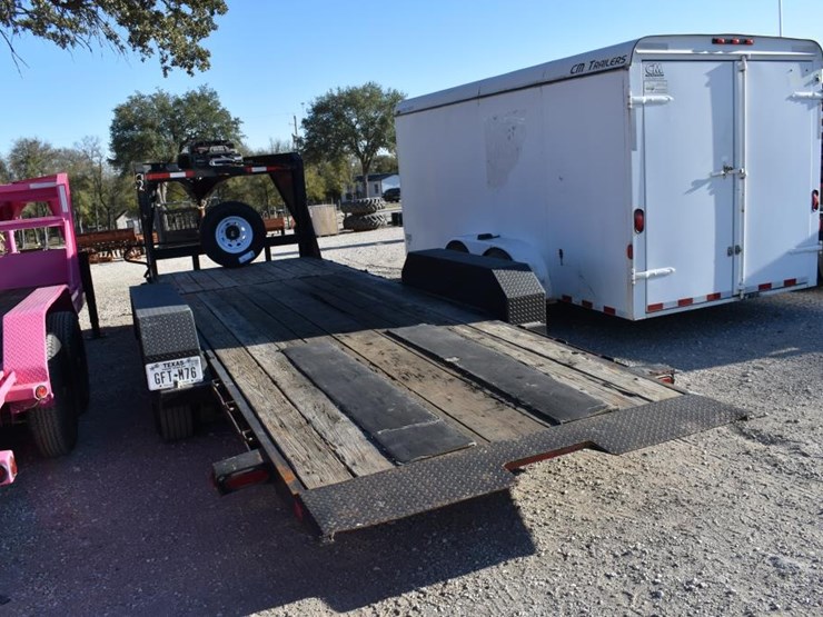 2016-20'-big-tex-tilt-gooseneck-trailer-w/-winch-(controller-and-key-to-too-image-4
