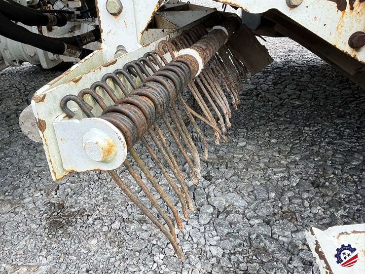 roadtec-cb100-sweeper-conveyor-image-24