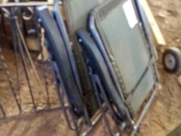 metal-folding-table-+-2-lounge-chairs-image-1