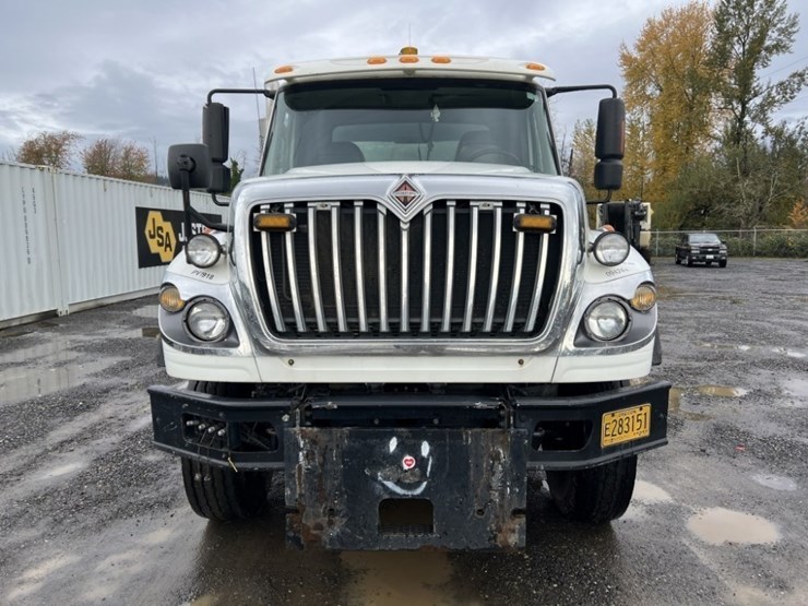 2009-international-7600-image-8