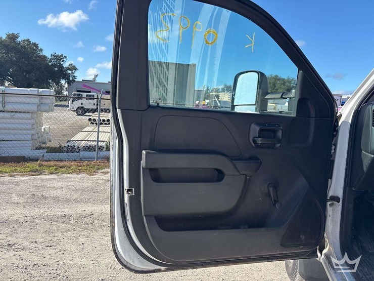 2015-chevrolet-silverado-3500hd-image-10