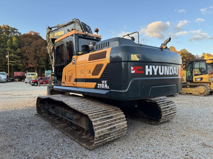 2022-hyundai-hx210al-image-4