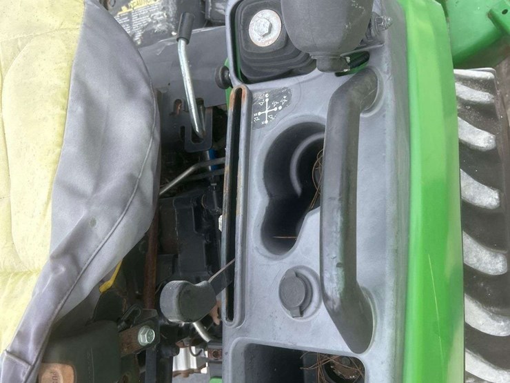 john-deere-1025r-sub-compact-tractor-mower-image-7