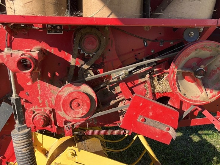 2010-new-holland-br7070-image-19