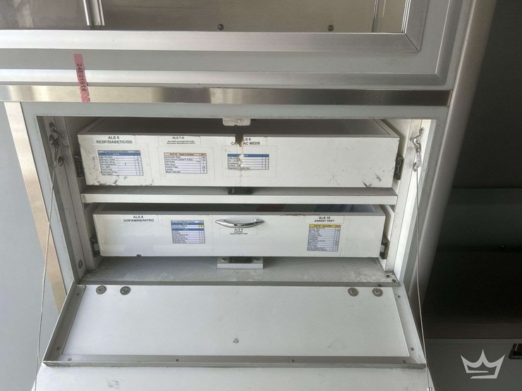 2003-freightliner-fl60-image-32