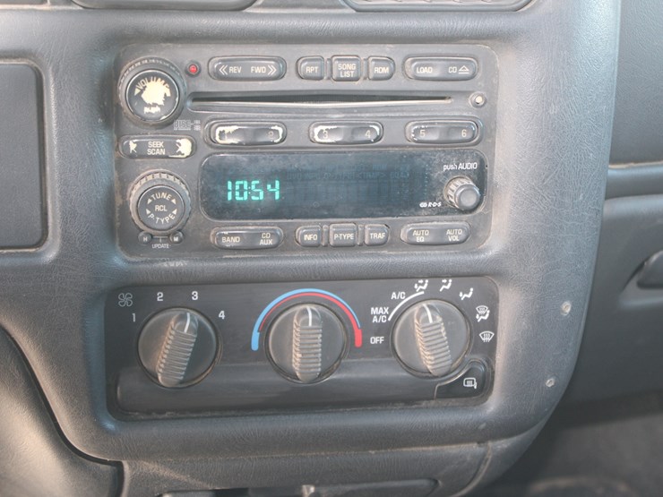 2004-chevrolet-s10-image-27