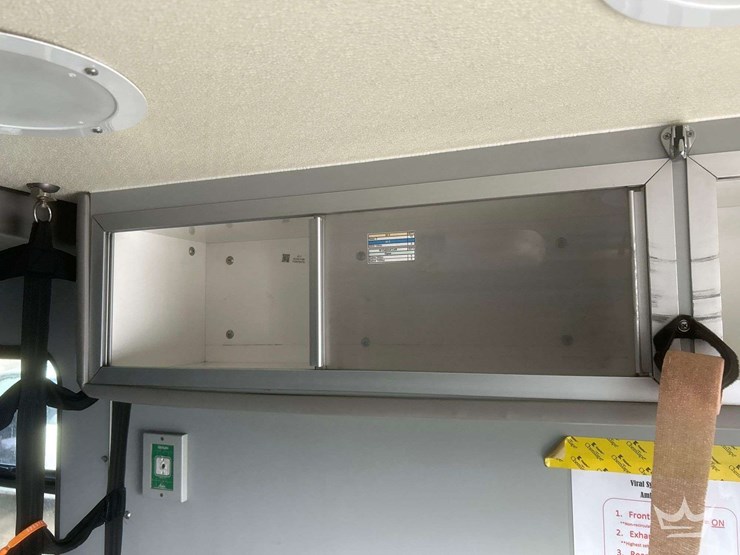 2003-freightliner-fl60-image-39